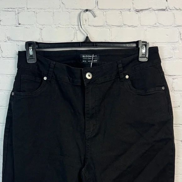 BloomChic Black Ankle Jeans - Picture 4 of 7